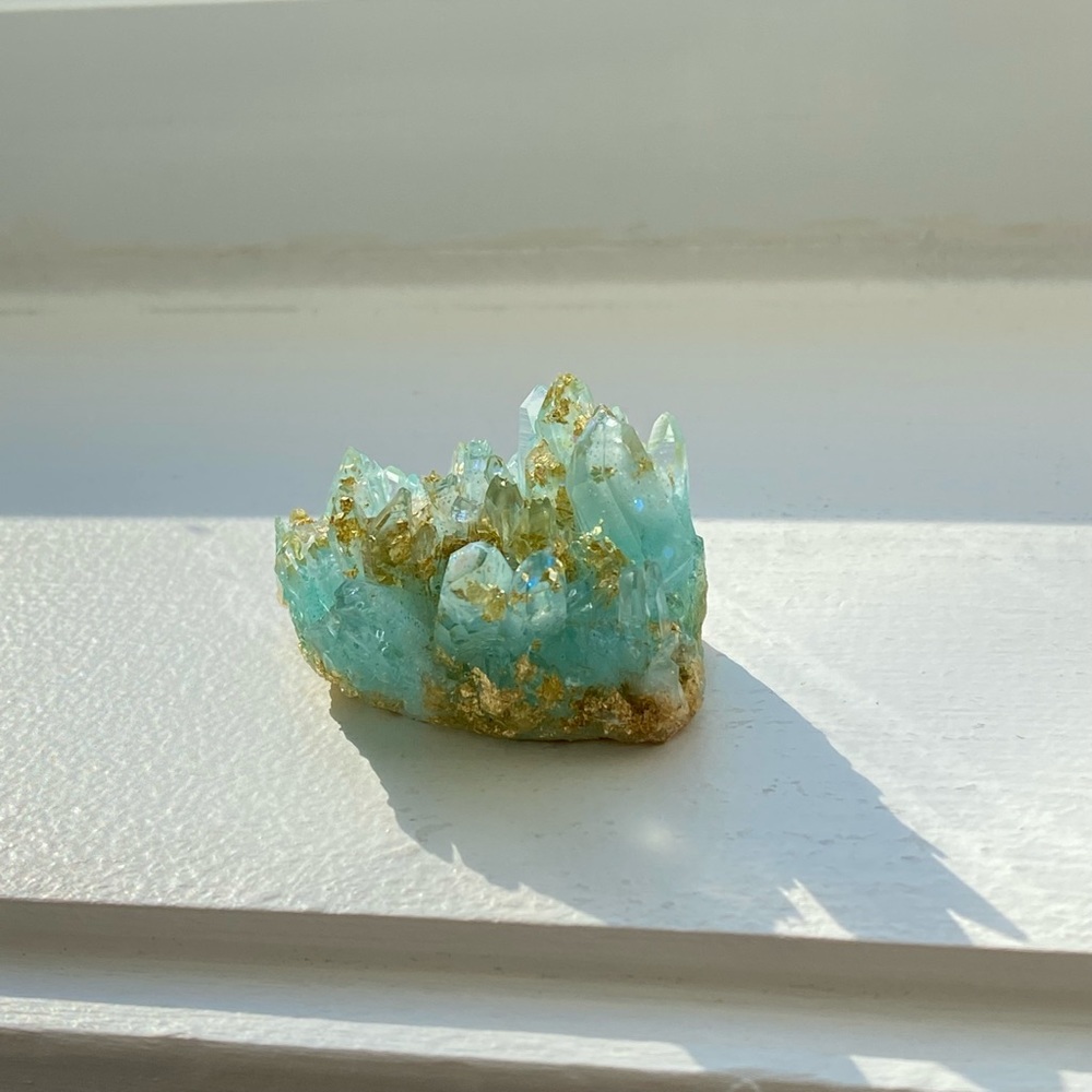 House decoration ~ Frozen light blue crystal cluster with gold flakes 💙🤍 - Picture 8 of 16